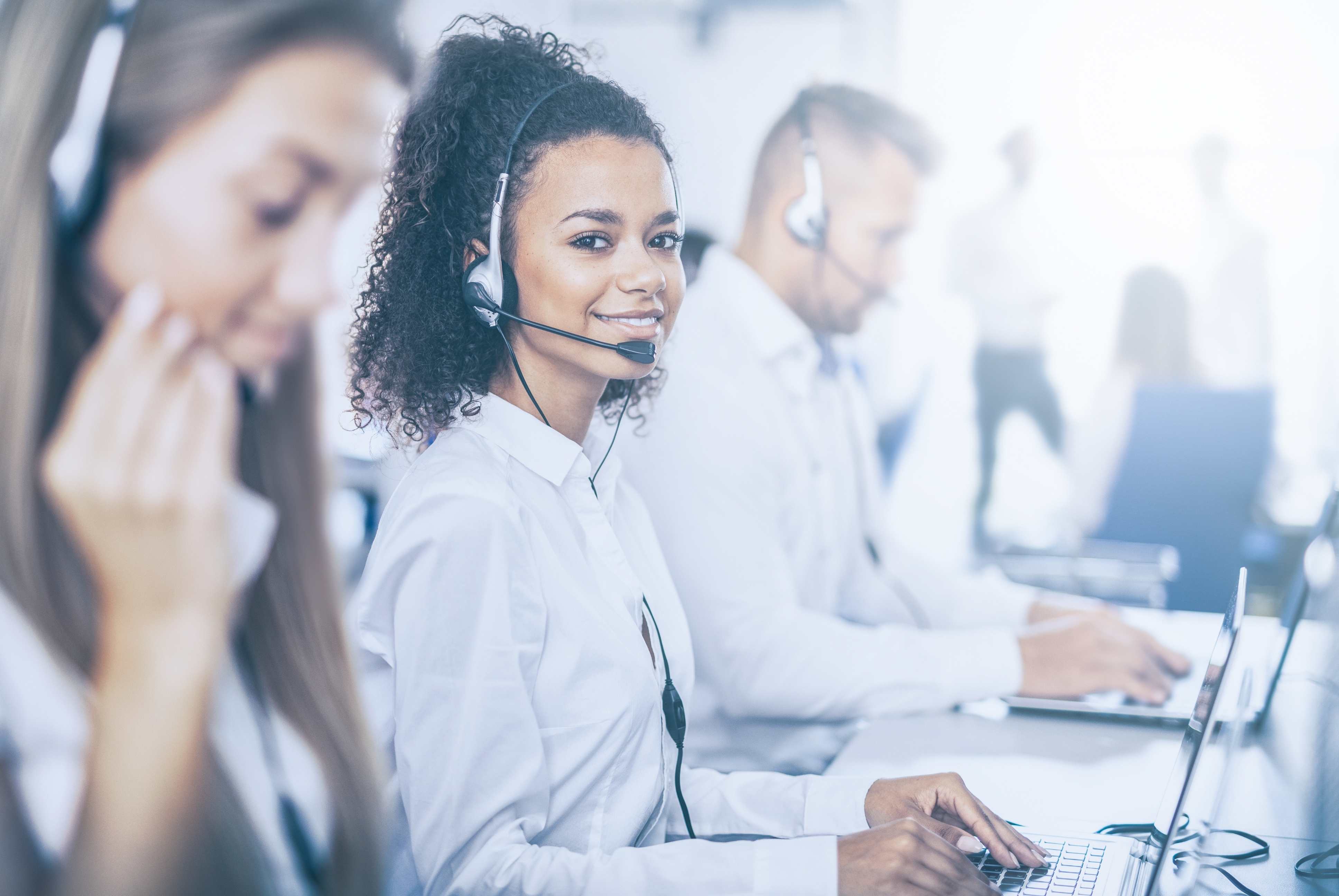 <small>CALL CENTER</small> SERVICIOS ESPECIALIZADOS Y TECNICOS